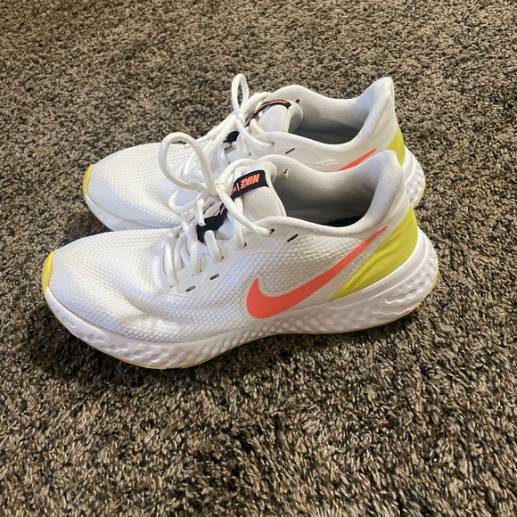 Nike Revolution 5 - Picture 1 of 5